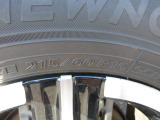 タイヤサイズは、215/60R16です。