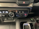 【シートヒーター】雨の日や冷えた車内でも、シートの座面をやさしく温め快適な運転をサポート。