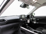 ダイハツのお店では、ダイハツ車を知り尽くしたプロフェッショナルが、専用の診断機器を使って各システムを点検しております。