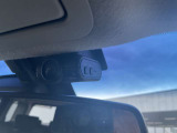最近では付いてる車も多くなってきました。中古車ではまだまだ付いていればラッキーなドライブレコーダーです♪