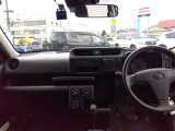 インパネは運転者が目に付く場所・手の届く場所にスイッチなどが配置されています