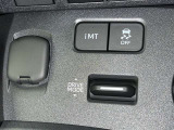 【横滑り防止機能】 車両走行安定補助システム搭載  車が横滑りしそうになった際に、横滑りを防ぐ安全装備が付いています。