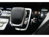 インパネシフトだから視線の移動も少なく足元もスッキリ♪運転席もゆったりしているのでゆとりを持ってドライブできますね!