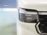 LEDヘッドライトは、点灯の瞬間から光量を発揮し、突然暗くなるトンネルなどでの安定感を高めます。