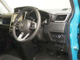 運転席の様子です。見通しの良いすっきりとした内装で運転しやすい空間となっております!