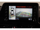 車両を上から見たような映像表示するパノラミックビューモニター付き!