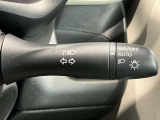 車外の明るさに応じでライトを点灯、消灯してくれるオートライト機能です☆お天気の良い昼間のトンネル走行などオートにしてると便利で安心です☆エンジン停止時にライトの消し忘れも無くなります☆