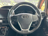 【純正革巻きステアリング】上質な革を使用することで、手にしっかり馴染みとても運転しやすいハンドルです♪