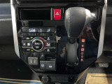 オートエアコン♪お好みの温度に設定するだけで車内を快適空間にしてくれますよ♪