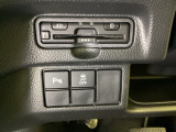 ハンドルの左下にETCがついています。高速道路の料金所の通過も楽々です。 カードの取り出しもしやすい場所についています。