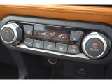 オートエアコンで温度を設定するだけで快適な車内環境を維持することができます!