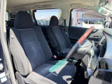 運転席シート廻りは使用感も少なく、良好な状態となっています。前オーナー様が丁寧に使っていたことがよくわかりますね。