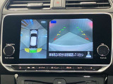 【アラウンドビューモニター】車を上から見下ろしているかのような映像で周囲の状況がひと目で確認、狭い駐車場に駐車するときも安心です♪