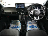 運転にかかわる様々な操作を安全に行えるように視点移動が少なく、操作性に配慮されたスイッチ類が凝縮されたコクピットです。