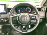 【純正革巻きステアリング】上質な革を使用することで、手にしっかり馴染みとても運転しやすいハンドルです♪