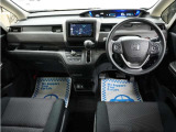 運転にかかわる様々な操作を安全に行えるように視点移動が少なく、操作性に配慮されたスイッチ類が凝縮されたコクピットです。
