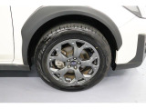 タイヤサイズは225/60R17です。溝もまだまだたっぷり残っております。