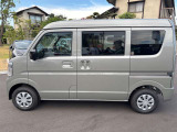 乗り降りのイメージが湧く左側面。ドア面の通りやスライド有無、小キズの出やすい部分も確認◎。