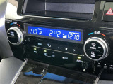 左右独立温度コントロールフルオートエアコンです。運転席、助手席それぞれで独立して温度設定ができます。冷え性の方が乗っても安心ですね♪