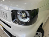 【LEDヘッドライト】悪天候や夜間走行時も良好な視界を確保し安心して運転できる高輝度LEDヘッドライトを装備!点灯速度が早く、消費電力も抑えられています。