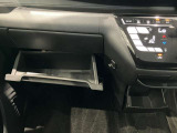 収納スペースもたくさん有ります☆車検証や小物類などすっきり収納♪