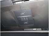 両側電動スライドドアのスイッチです。室内からでも開け閉め可能!これ本当に便利です!衝突被害軽減装置など安全装備も充実!