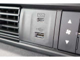 USBオーディオ用ソケットがついていますので携帯電話などを接続すれば音楽等の再生が可能です!充電用ソケットもございます♪