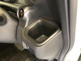 【ドリンクホルダー】こちらにドリンクホルダーがついています!