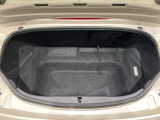 積み下ろしのしやすいデッキにはたっぷりと荷物を積み込んでいただけます。遊びから仕事まで、様々なシーンで頼れます♪