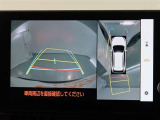 パノラミックビューモニター付きです。車両を上から見たような映像をディスプレイオーディオ画面に表示。運転席からの目視だけでは見にくい、車両周辺の状況をリアルタイムでしっかり確認できます。