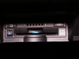 高速道路を賢く使うETC2.0装備です。高速道路とクルマが情報を連携して渋滞の迂回ルートや災害時の適切な誘導をしてくれたりします。