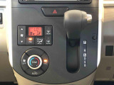 温度を設定すれば、自動で車内の温度管理をしてくれる優れものです♪ATミッションで運転楽々