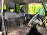 運転席まわりには十分なスペースがあり、大柄な方でもゆったり運転していただける環境です。