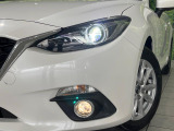 【LEDヘッドライト】悪天候や夜間走行時も良好な視界を確保し安心して運転できる高輝度LEDヘッドライトを装備!点灯速度が早く、消費電力も抑えられています。