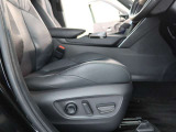 パワーシート搭載。微妙な調整が手軽にでき、ピッタリなポジションで運転することが可能です。
