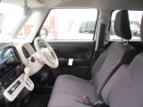 全車消毒済み。納車時にはもう一度キレイにいたしますので安心してお乗りいただけます。ベンチシートで足元すっきり!