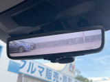 【スマートリヤビューミラー】後席の大きな荷物や同乗者で後方が確認しづらい時でも安心!カメラが撮影した車両後方の映像をルームミラー内に表示。クリアな視界で状況の確認が可能です!