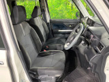 運転席まわりには十分なスペースがあり、大柄な方でもゆったり運転していただける環境です。