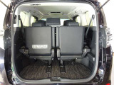 バックドアを開けると荷物スペースです!