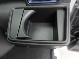 カップホルダーは運転席や助手席からちょうど手の届く位置です!!
