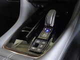 電動パーキングブレーキ・ブレーキホールドを装備してます。ホールド機能は信号待ちが多い一般道で疲労軽減になり、大好評です!