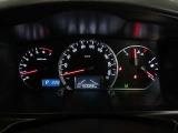 運転中に必要な情報をひと目で確認できる、見やすさに優れたメーターレイアウトです