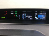 とっても見やすいメーターです。夜間時はラグジュアリーな気分にさせてくれる照明が魅力ですので、夜のドライブも楽しみになりますよ♪