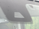 【三菱e-Assist】走行中に前方の車両等を認識し、衝突しそうな時は警報とブレーキで衝突回避と被害軽減をアシスト。より安全にドライブをお楽しみいただけます。