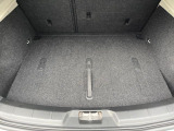普段のお買い物や通勤、送迎等に十分な荷室スペースを確保しております。セカンドシートを倒すと、大きな荷物の積載も可能です。