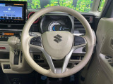 インテリアに合わせたデザインのステアリングは、運転される方のことも考え、運転しやすい形状、大きさです。是非一度、実際に触ってお確かめください。