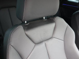 Audi正規ディーラーが高品質をお約束。高度な訓練・教育を受けたAudi専任メカニックが、100項目にもおよぶ精密な点検を実施いたします。すべてをクリアしたAudi車だけが、あなたのお手元に届けられるのです。