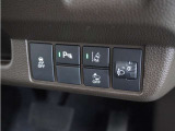 ◆パーキングセンサーシステム◆車庫入れの時などに近くに障害物がある場合、障害物までの距離を音で知らせてくれます。