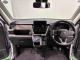 Aピラーの傾斜やヒップポイントの位置を最適化。ひらけた前方視界とノンストレスな運転姿勢で快適なドライブが楽しめます。