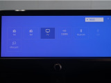 ディスプレイオーディオを装備。スマートフォンと車を繋ぐことで、これまでのナビに加えて色々なサービスが楽しめます。